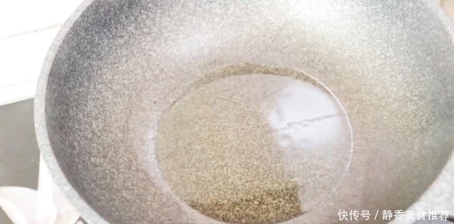 糯米粉开水一烫,两手一捏,自己一餐可以吃30个