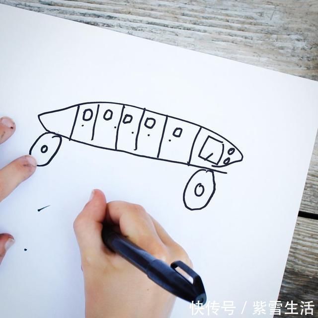 花式秀!儿子画成什么样,爸爸就能P成什么样子,花式秀父爱坐拥百万粉丝