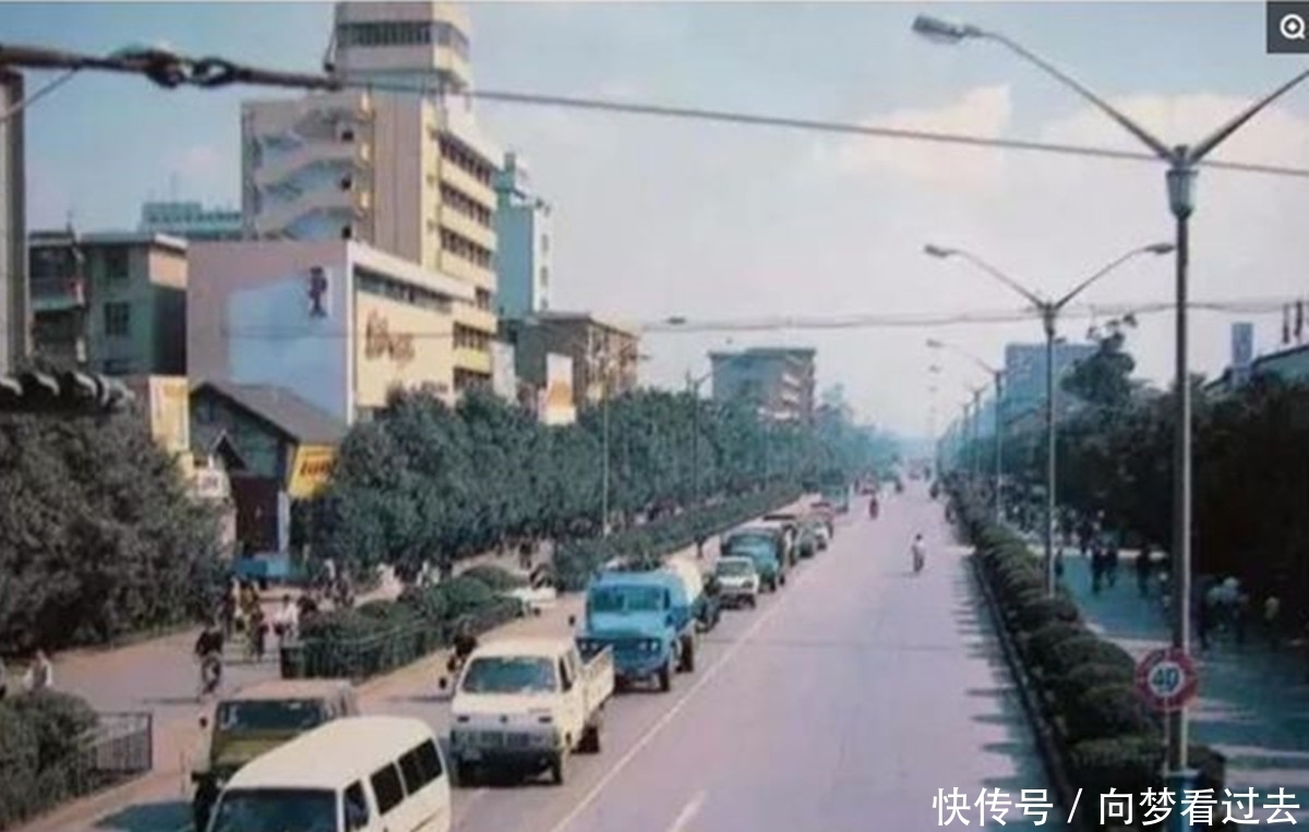 老照片：80年代的成都，热情火辣的蓉城旧影让人回味无穷