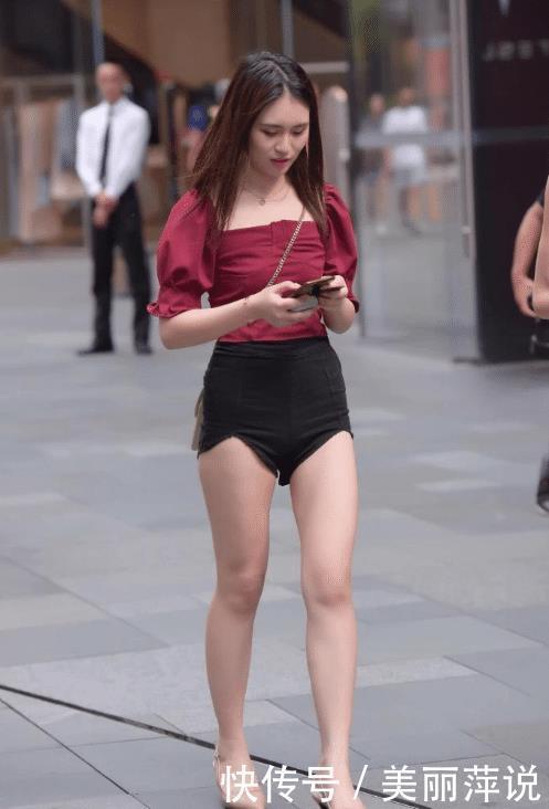 吸引|美女街拍两位美女背影如天仙,正面更是吸引人