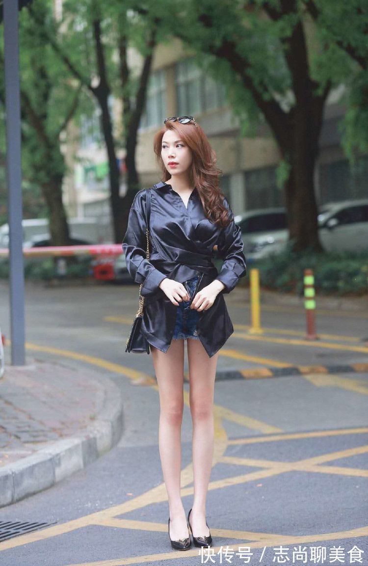 小姐姐 牛仔短裤搭配高跟鞋的美女,具有一种成熟的气息和魅力十足的气质