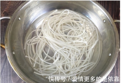 好吃|白菜最好吃的做法,不用炒,不放油,比肉还好吃,简单易做!
