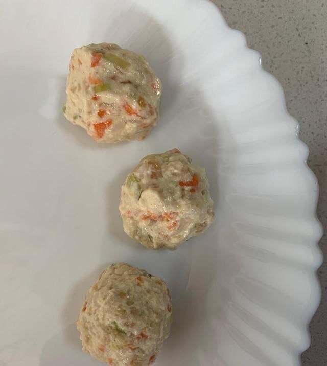 酥里嫩|外酥里嫩的豆腐丸子原来做起来这么简单,家人都说好吃