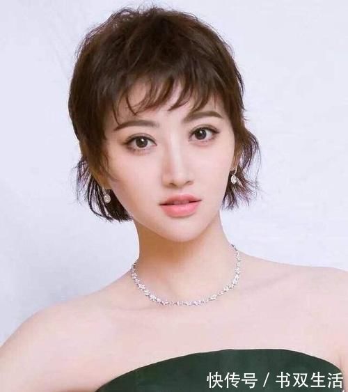 发型师 发型师透露：女生这3种发型留久了，发际线会易上移，赶紧换了吧