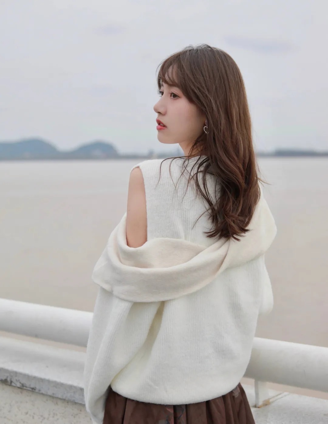 文艺|街拍时尚组图:浙工大学校花徐依莎,文艺与知性的美集于一身