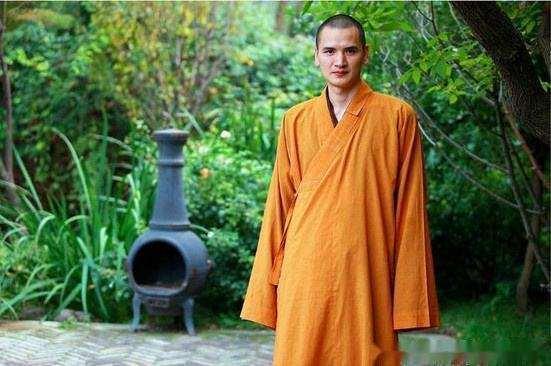 小伙@浙江80后小伙,放弃铁饭碗当和尚,却被富二代美女倒追,为啥