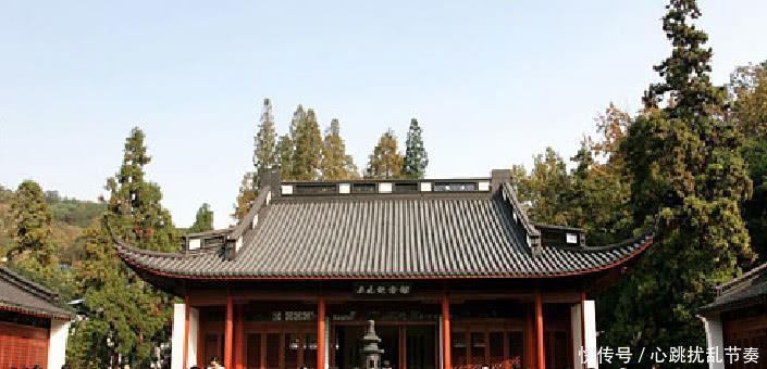 夫妻|清朝年间，秦桧夫妻跪像背后出现一副对联，至今缺一横批！