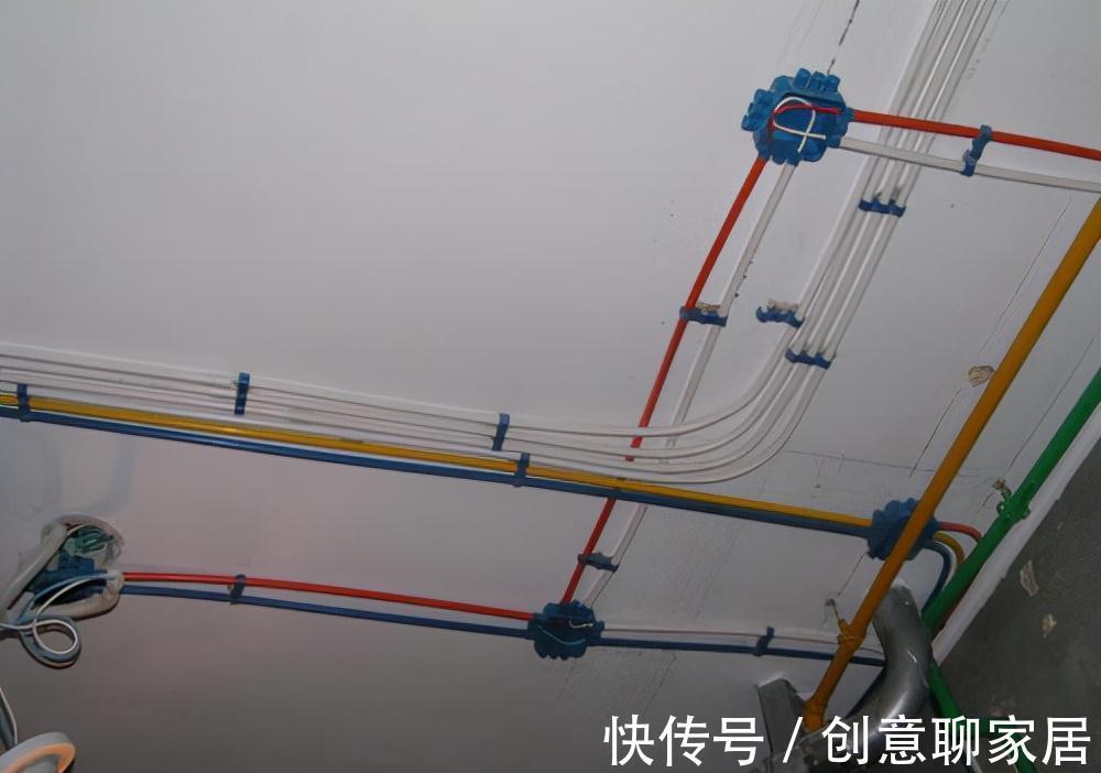 水管|水电应该走顶还是走地？两者有什么区别？听听工头说的大实话