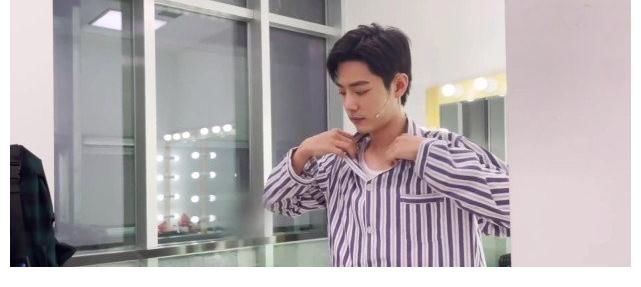 斗罗大陆|肖战和工作人员PK做俯卧撑，以一敌三一口气做65个，最后似累到晕眩