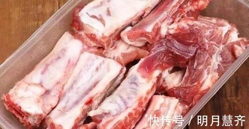 排骨焯水时,最忌直接下锅煮,大厨分享正确做法,排骨鲜嫩无腥味