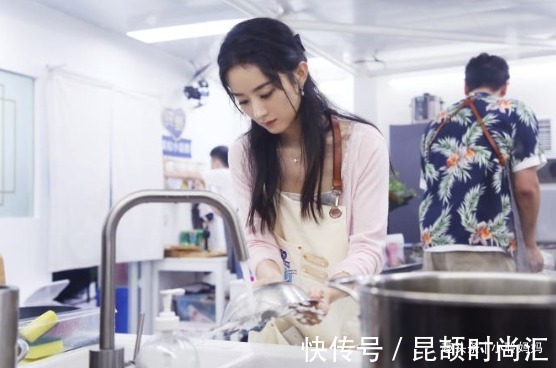 中国女性|坐月子和不坐月子有啥区别?看“双颖”就知道了,仿佛两代人