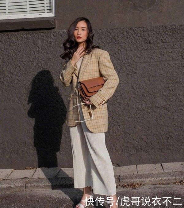 熟龄女人开春要“拒绝沉闷”，试试欧美风穿搭，高级感十足太惊艳