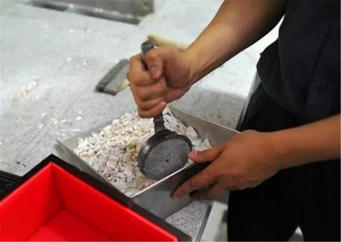  科学|从科学角度来讲，骨灰到底是什么？多年后又会变成什么？