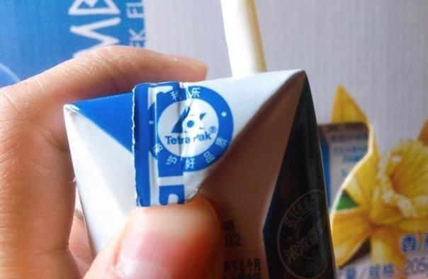 酸奶|喝了100箱酸奶才发现,原来盒子上有个小机关,难怪总是喝不干净