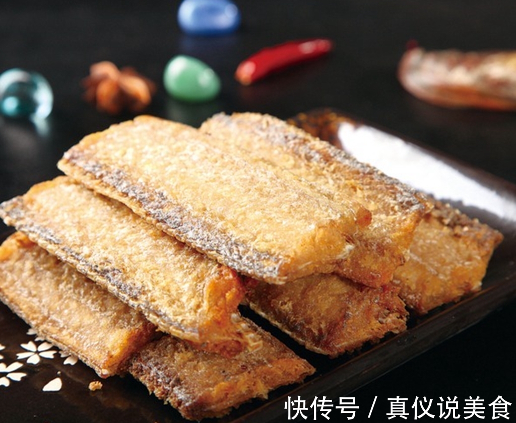 炸带鱼时,万万别直接下油锅,多加“1步”,吃起来又香脆又不腥