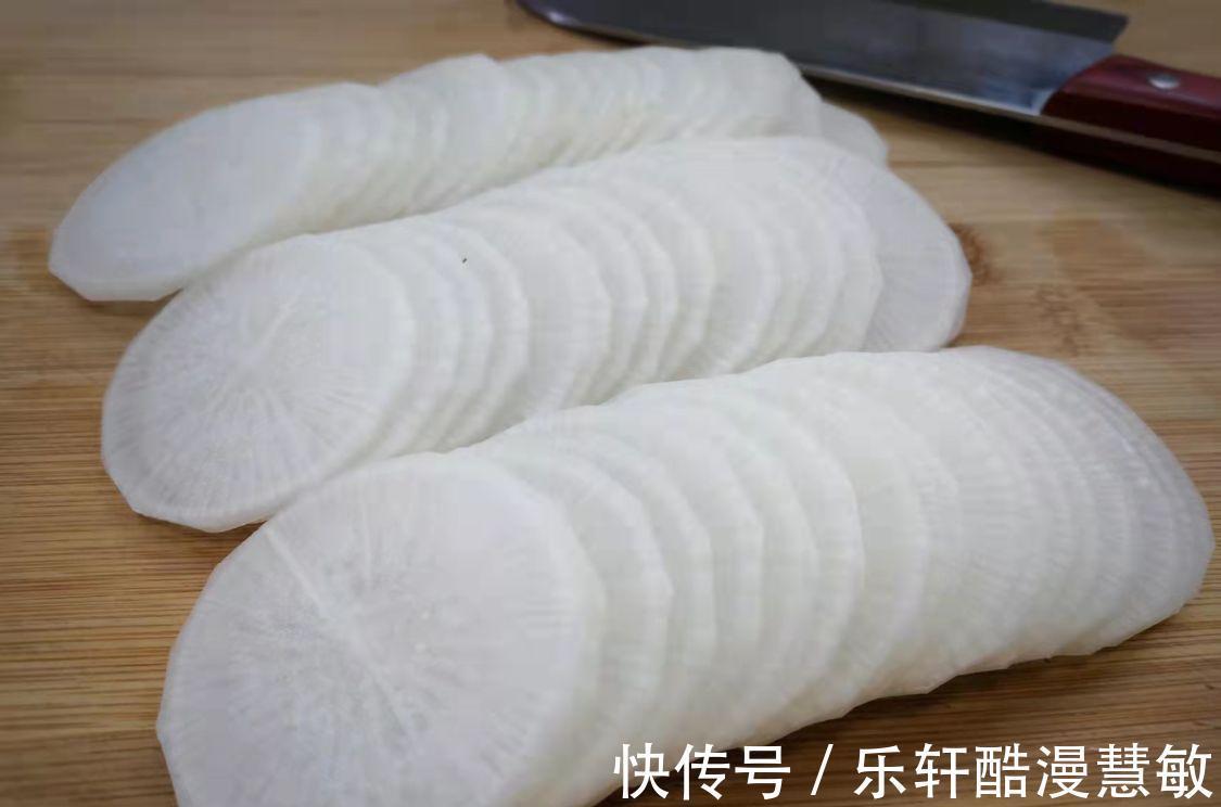 清热润肺|眼下最该吃的食材，5毛钱一斤，常给老人孩子吃，清热润肺真不错