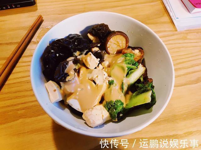 美味|学会这样做香菇豆腐炒木耳,营养好吃又美味下饭,孩子们馋得不行