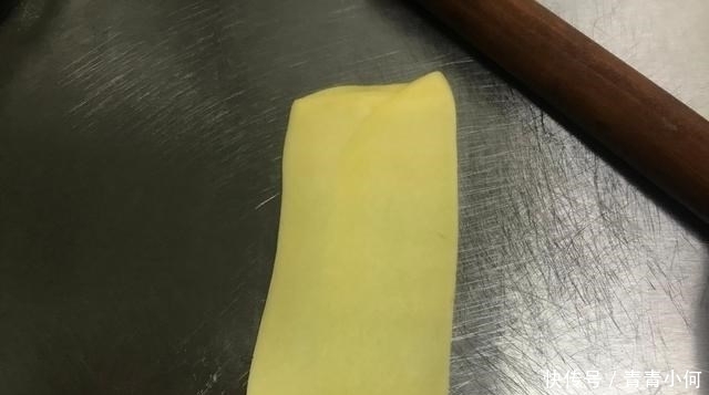 1碗面粉，2个鸡蛋，不加一滴水，松软香甜，比面包还营养好吃