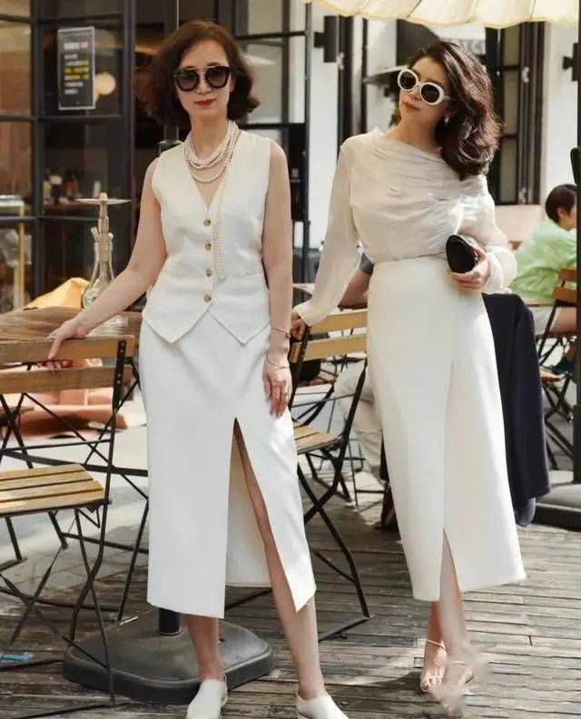 穿衣|三木母女又凭穿搭火出圈,穿衣打扮优雅又端庄,时髦感不输女明星