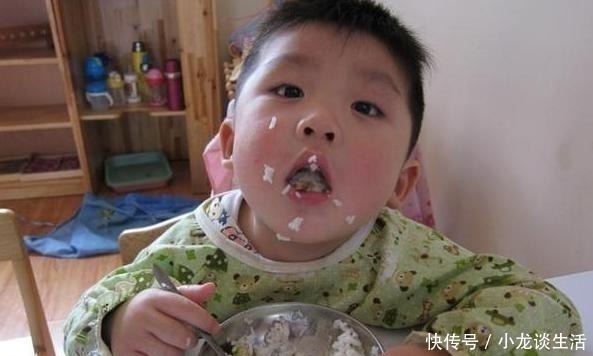 孩子不到3岁,这三种东西别给他吃,对身体发育没好处,家长谨记