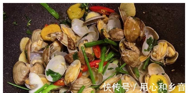 饭店|饭店大厨教你炒花甲，肉质肥嫩鲜美，好吃又好做，几分钟就能出锅！