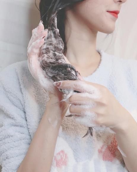 护发的7个步调，每一个都非常简略，能做到的人非常少，怪不得头发少