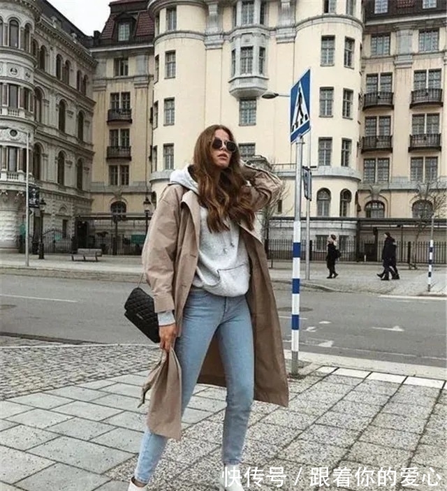 熟龄 今年的靴子流行“穿白不穿黑”,优雅提气质,尤其适合40岁女人