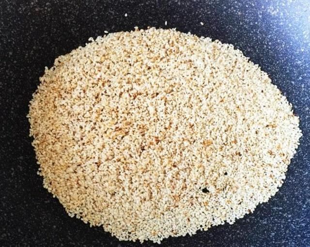 教你自制芝麻酱，简单2步就能做好，又香又浓，健康无添加