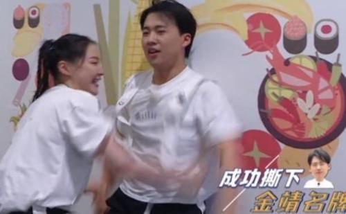 蔡徐坤 跑男团成员都撕了多少名牌蔡徐坤2个，baby6个，看到第一太强了