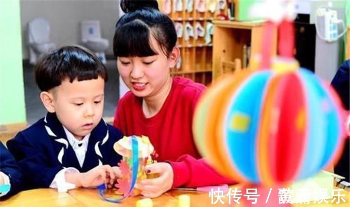 礼物|幼儿园放寒假发“礼物”,引起家长不满:这就是糊弄小朋友