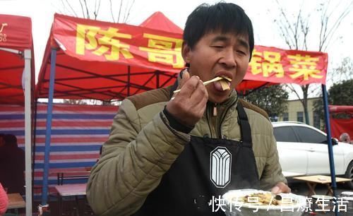 集市|农村人邻省偷学大锅菜,真材实料香喷喷,10元一碗管吃饱