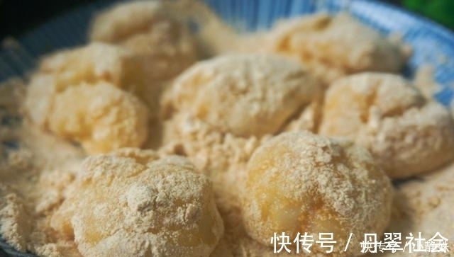 美食|特简单的一道美食,蒸一蒸就出锅,上桌5分钟光盘,百吃不厌