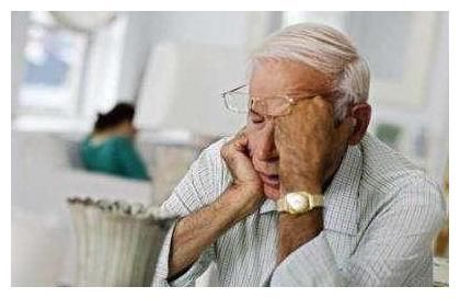 饮食|哈佛大学研究:50岁后想长寿,无关饮食和习惯,主要坚持1件事