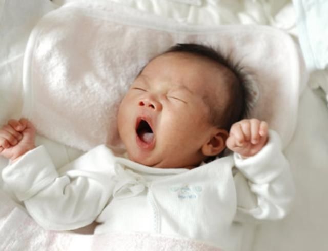 新生儿|新生儿出生后一个月，父母牢记“3不要”原则，并非偷懒对娃有益