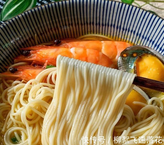 兰州牛肉面|开学了，我家最馋这早餐，简单快速，味鲜营养，连吃3天都不腻！