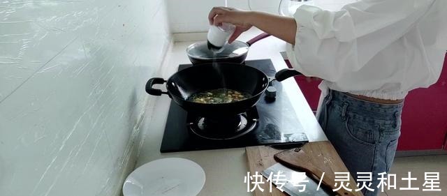 青椒|好吃的青椒炒土豆,只需要1个土豆2个青椒,想吃就快来跟我一起做!
