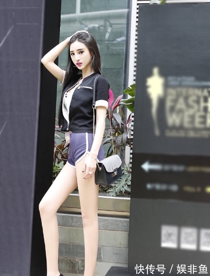 三角 “三角短裤”并不是人人都敢穿,区域感有料,胯部以下全是腿!