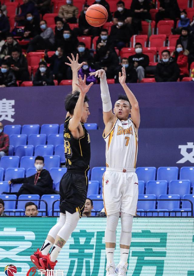 黑马|广厦4分惜败!CBA黑马KO联盟第2,原帅飙9记3分,孙铭徽空砍34+10