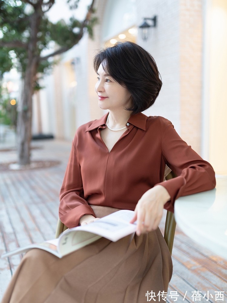 颜色|女人过了40岁尽量少穿花俏衣服,试试这些极简衬衫,时髦显气质