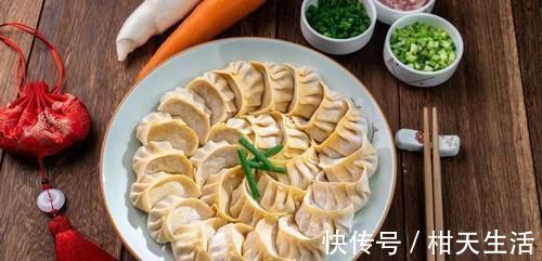韭菜饺子|韭菜饺子易出水，牢记3个技巧，韭菜香气十足，鲜嫩好吃不出水