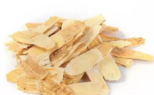 老中医黄芪是一宝，喝黄芪水有12大好处，一起来了解下