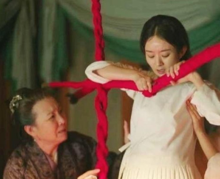 分娩|产妇生娃“姿势”都有哪些“横躺站跪”超乎想象,看你适合哪个