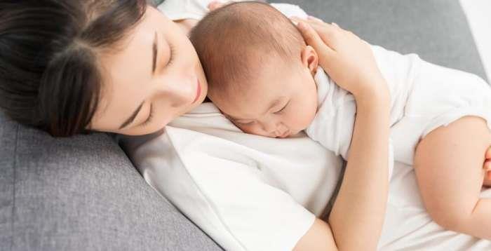 生完宝宝不久经常腰疼?过来人:抱娃姿势错误及孕期不注意都有关