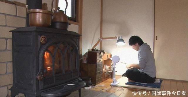 25岁成为“日本刀柄制作第一人”,日本小哥:我只是传承父亲的一身手艺罢了