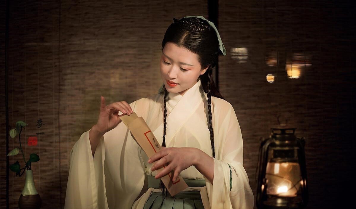 罗袖裛|李煜最肉麻的一首诗,写女子最美的部位,读完心里麻酥酥