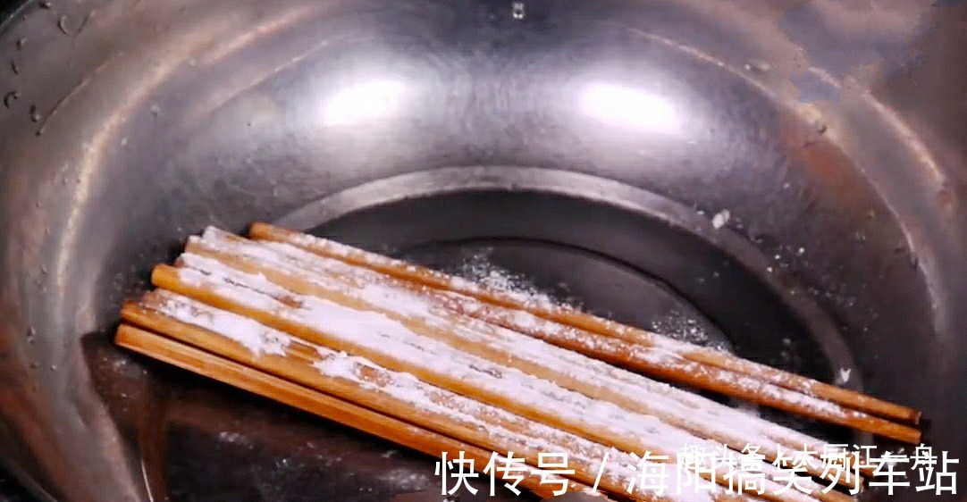 家中的筷子，用水煮已经过时了！大厨教你这样做，干净快速又卫生