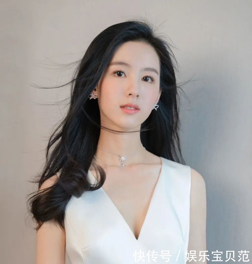 双眼皮、一字眉已经过时了，现在的美女标准是这样……