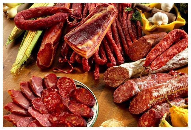 中老年人|过了50岁,不想脑梗猝死,医生这4类食物少吃,越吃血脂越高