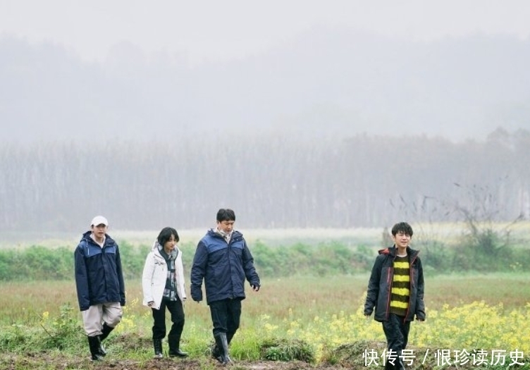 《向往5》嘉宾拍合照,本以为张艺兴主动让C位,原来只是个误会