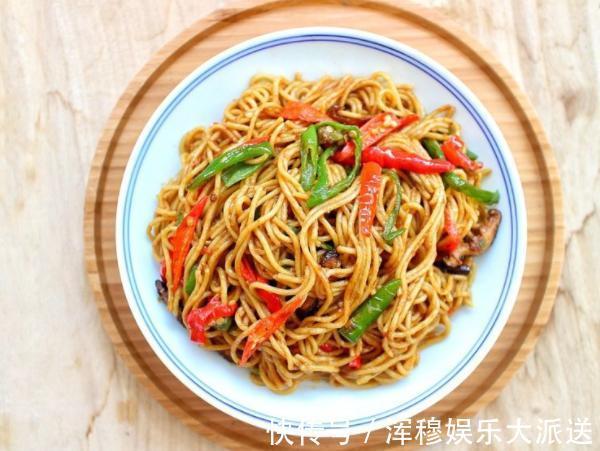 炒面也能在家做，鲜香入味又好吃，简单易学上手快
